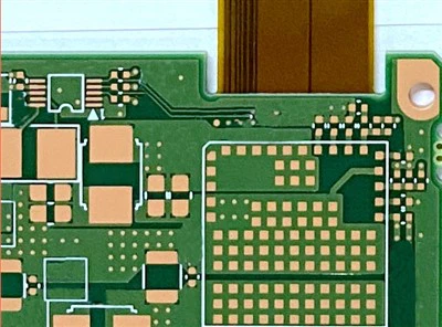 Tablero rígido-flexible para control industrial